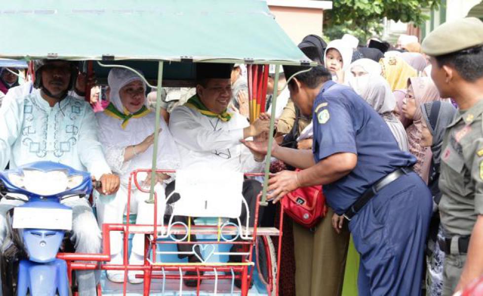 Bupati Terlihat Khusyu dan Haru