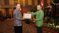 Bupati Meranti Raih Kadin Award Kategori Most Support Leader