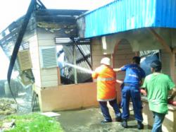 Ditinggal Pemilik, Rumah Dilalap Sijago Merah