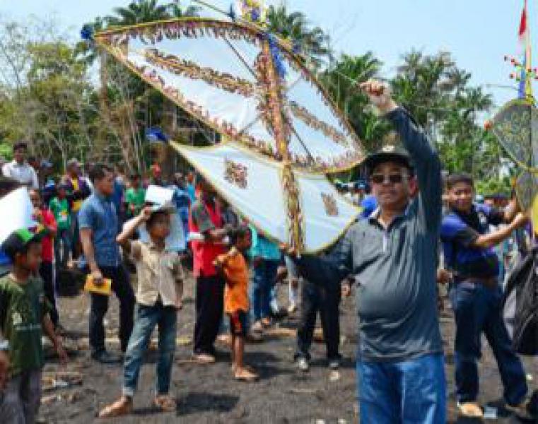 Herliyan Buka Festival Layang Desa Muntai 