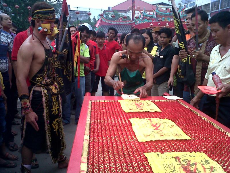 Meriahnya Puncak Imlek Bengkalis, Ratusan Umat Budha Padati Klenteng Hok Ann Kiong 