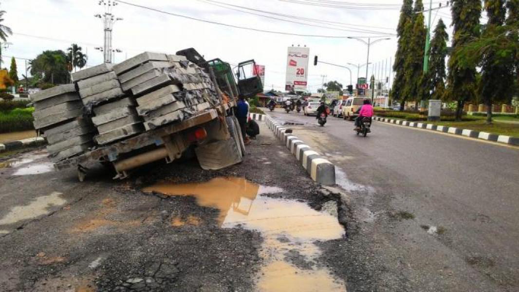 Tersangka Jalan HR Soebrantas Jalani Pemeriksaan