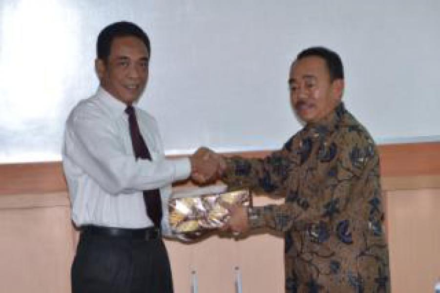 Bupati Bengkalis Serahkan LKPD 2014 Ke BPK RI Perwakilan Riau 