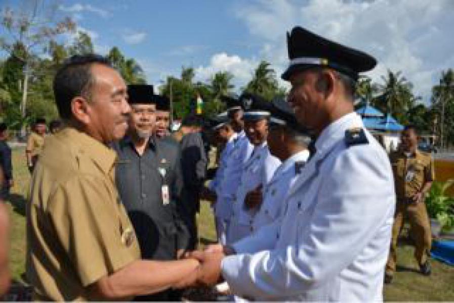 Dihadiri Bupati, Camat Bukit Batu Lantik 5 Pj Kades 