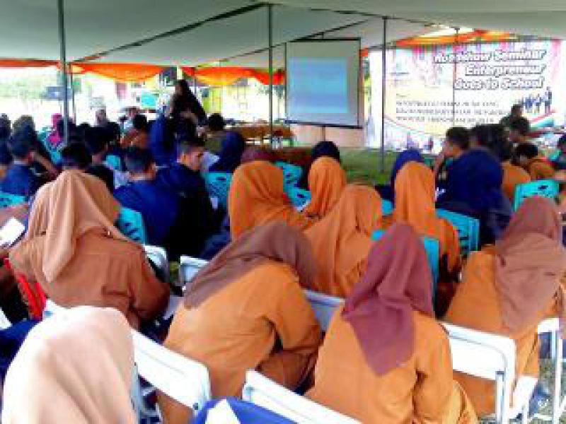 Kadin Bengkalis Sambangi SMK 1 Siak Kecil  