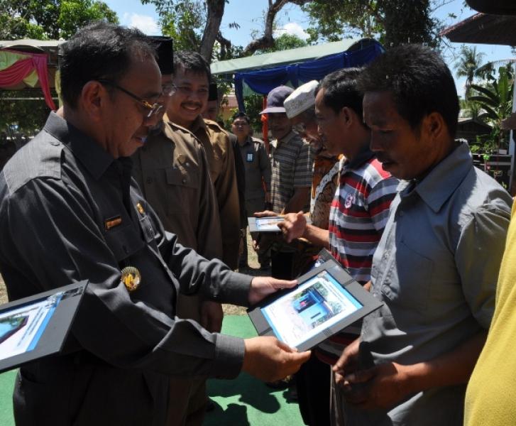 Terima RLH, Warga Rupat: Terima Kasih, Pak Bupati
