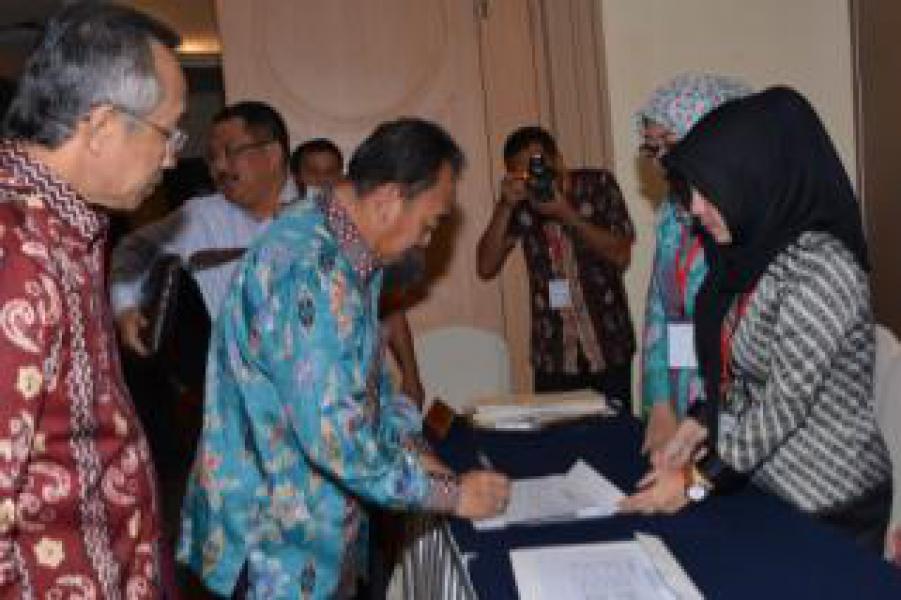 Bupati Bengkalis Ikuti RUPS LB Bank Riau Kepri di Batam &nbsp;