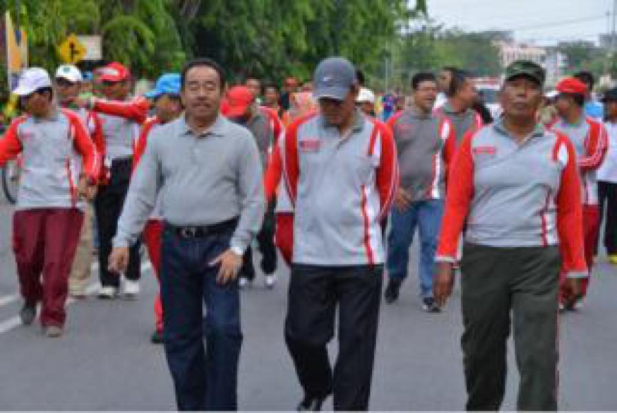 Bupati Bengkalis Lepas Ratusan Peserta Gerak Jalan Santai Harkonas 