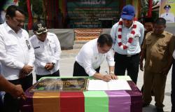 Bupati Meranti dan RAPP Resmikan Jalan Poros Tanjung Padang