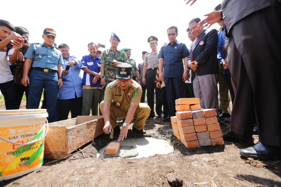 Dukung Masyarakat dan PNS Miliki Rumah, Bupati Lakukan Peletakan Batu Pertama CBD Dorak