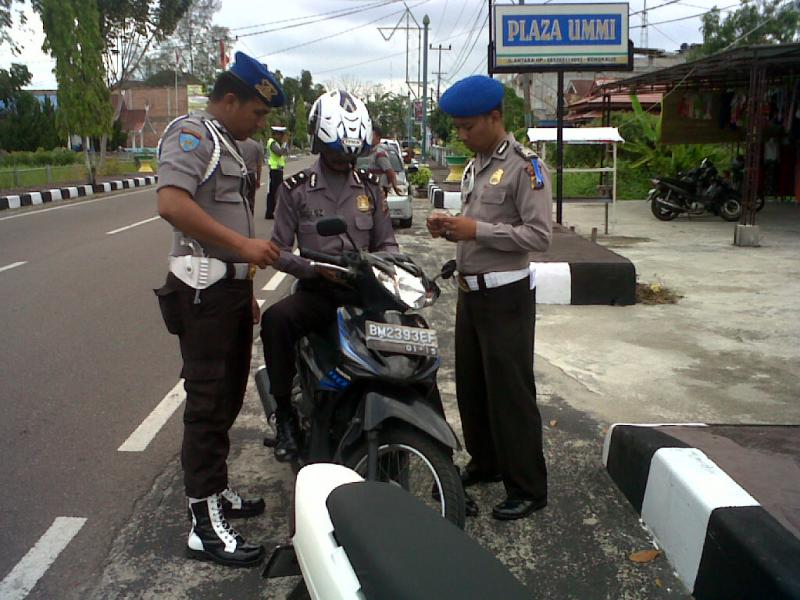 Operasi Simpatik 2015 Dimulai, Tidak Hanya Masyarakat, Polisi Pun Kena Razia 