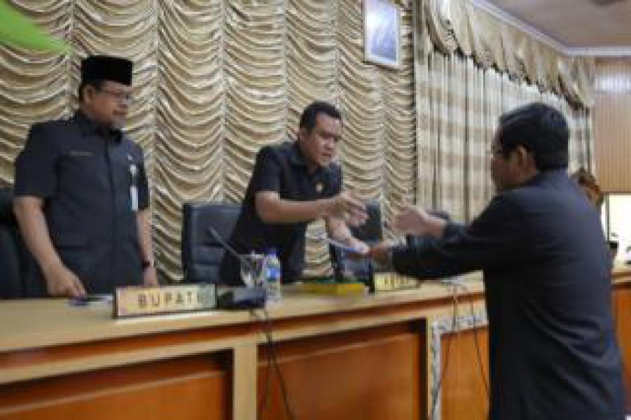 Pandangan Umum Terhadap 2 Ranperda, Fraksi Menerima dengan Catatan dan Saran 