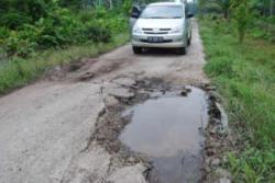 Rusak Parah, Warga Desak Jalan Kembung Baru Diperbaiki &nbsp;