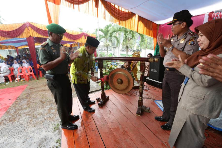 Bupati Buka Pencanangan Bakti Sosial IBI dan TNI KB-Kesehatan Tingkat Kabupaten Meranti