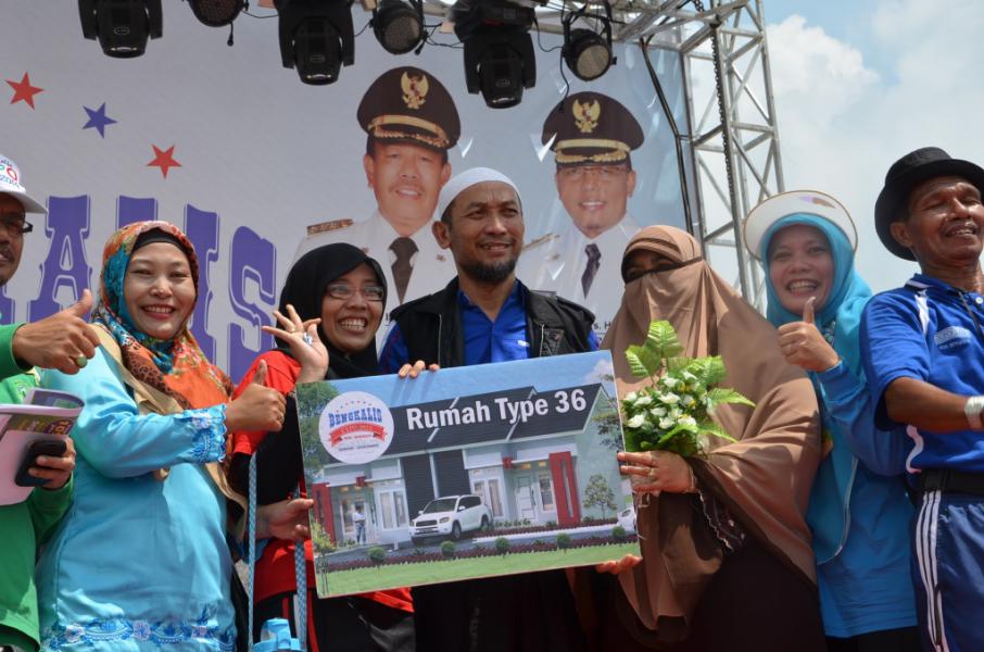 Ikuti Jalan Santai Bengkalis Expo, Nur Azizah Dapat Hadiah Rumah