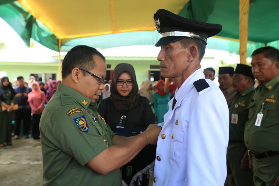 Lantik Kades Bangkas, Bupati: Kades Harus Menjaga Kekompakan