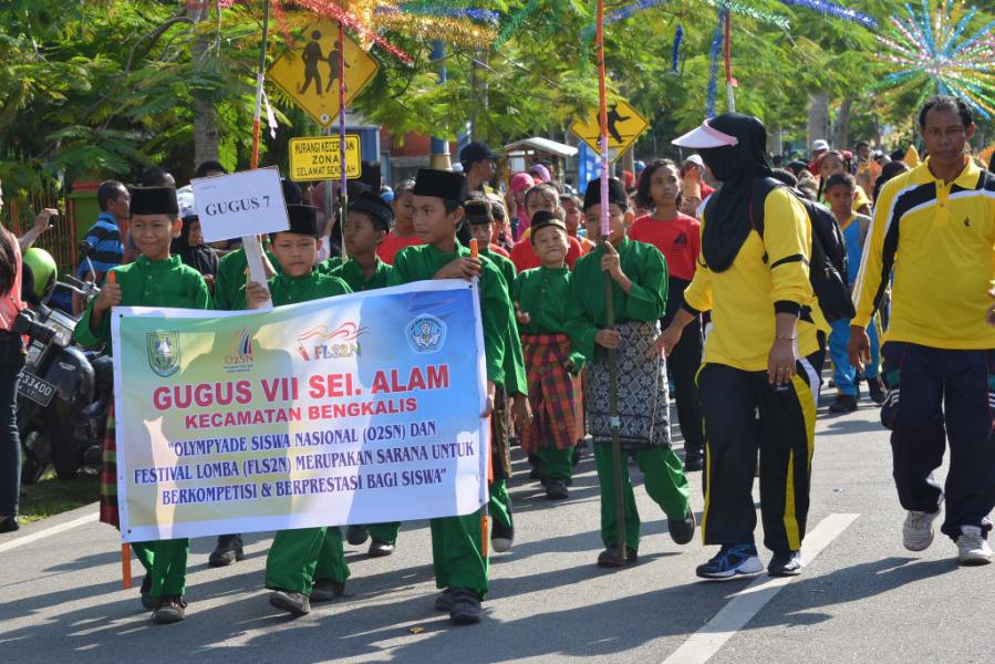 Ribuan Siswa Ikuti Pawai O2SN dan FLS2N Di Kota  Bengkalis