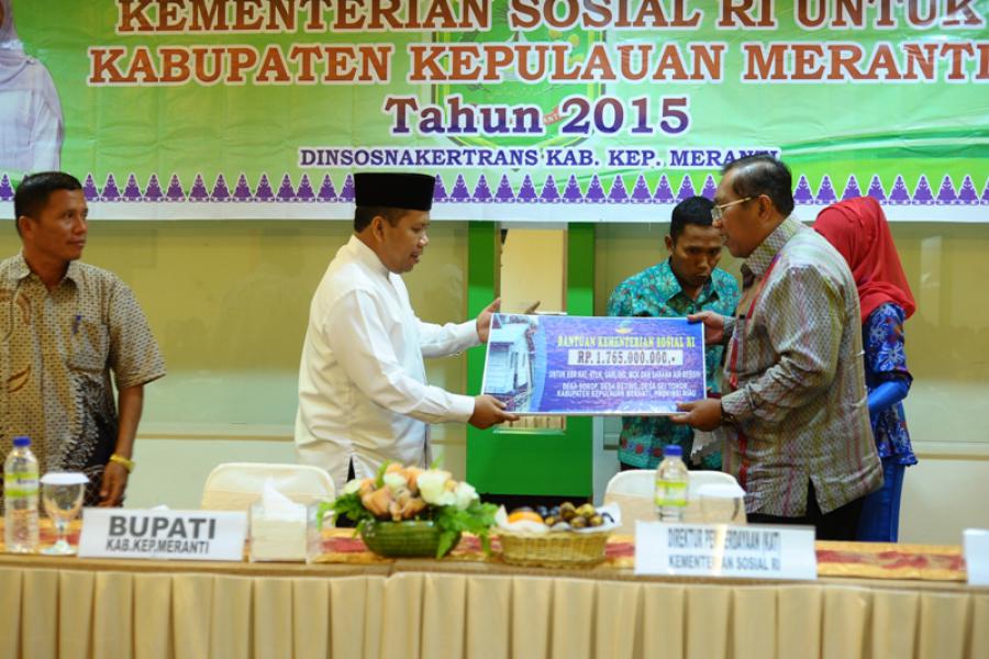Bantu Masyarakat KAT, Bupati Terima Dana 1.7 M Dari Kemensos RI