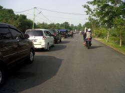 Antrian Kendaraan Di Roro Bengkalis Mengular 