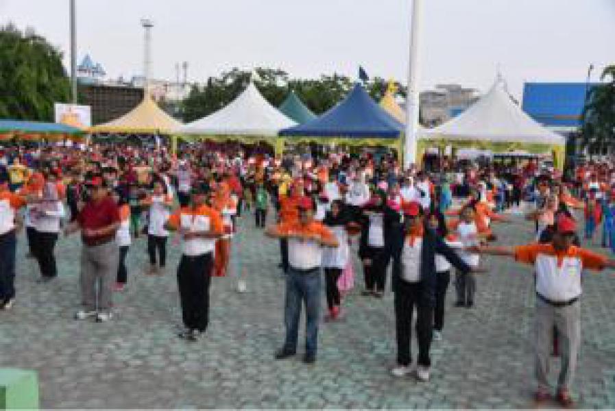 Herliyan Ikuti Senam Aerobik Bersama Ribuan Nasabah Bank Riau Kepri 