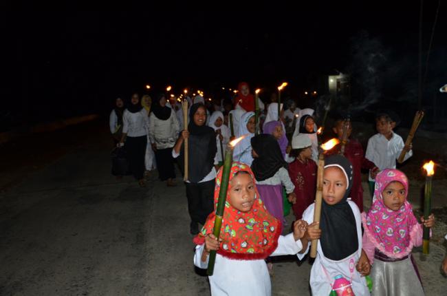 HUT ke 70 RI, Pawai Obor di Desa Kuala Alam Meriah