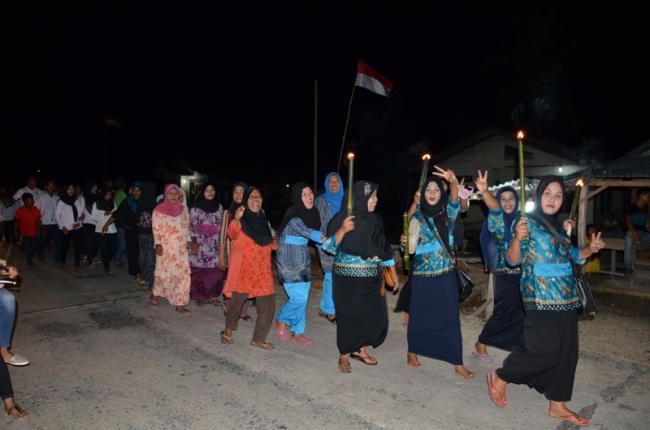 HUT ke 70 RI, Pawai Obor di Desa Kuala Alam Meriah