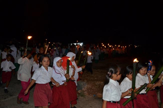 HUT ke 70 RI, Pawai Obor di Desa Kuala Alam Meriah