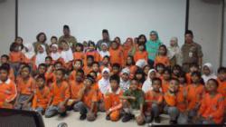 Di BPUAD, Penjabat Bupati Bengkalis Nonton Bareng dan Bagi-bagi Doorprize dengan Siswa SD  