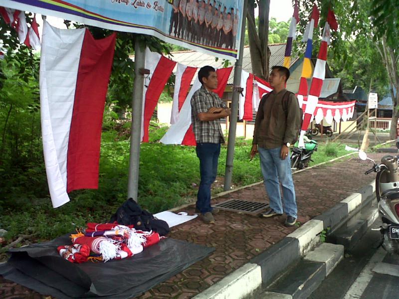 Jelang HUT RI, Pedagang Bendera Mulai Bermunculan Di Kota Bengkalis 