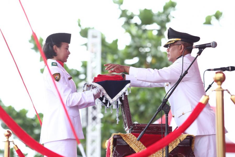 Pj H. Edy Kusdarwanto Pimpin Upacara HUT RI Ke-70 Kabupaten Meranti 