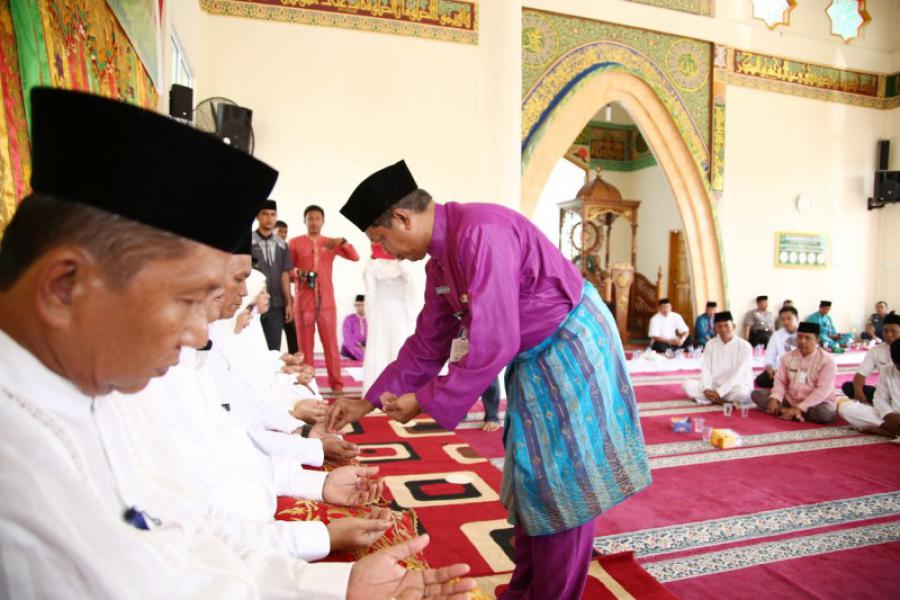 Sekda Meranti Lepas 18 Calon Jemaah Haji Korpri 2015