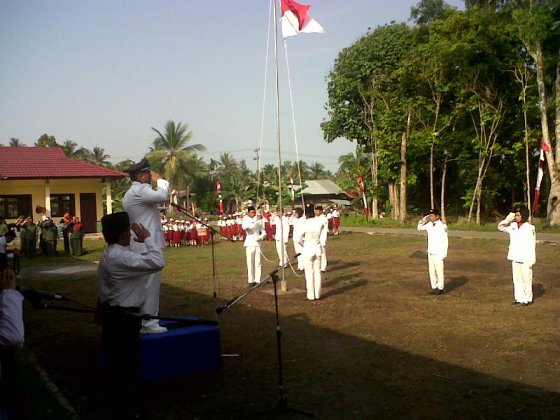 Upacara Bendera HUT RI Ke 70 Di Pangkalan Batang Berlangsung Khidmat 