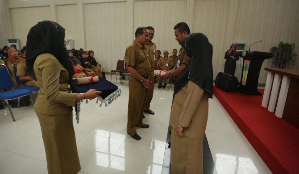 209 PNS Kabupaten Meranti Terima Kenaikan Pangkat