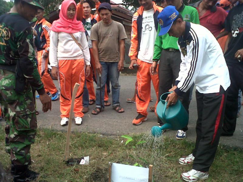 Camat Bengkalis Pimpin Penanaman 500 Pohon Desa Pangkalan Batang 