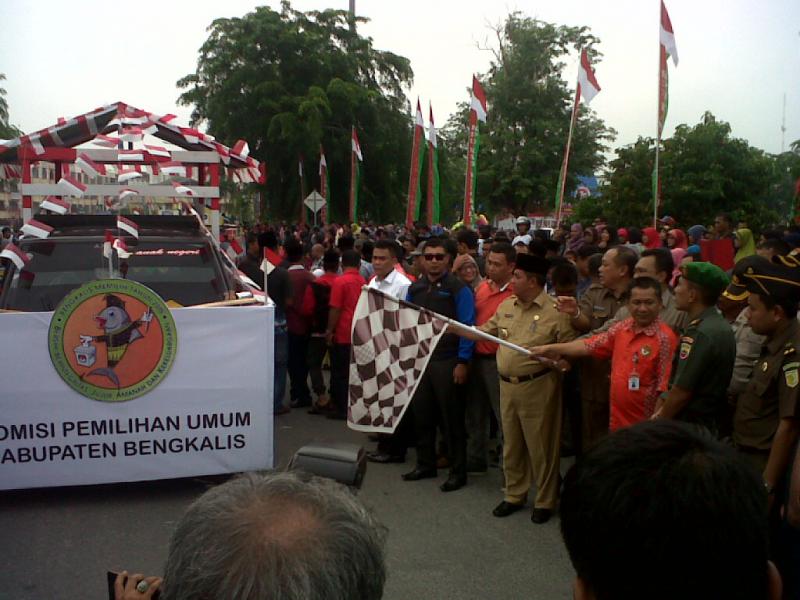 Diikuti Ribuan Penabuh Kompang, Ahmad Syah Lepas Kirab Pilkada Bengkalis 