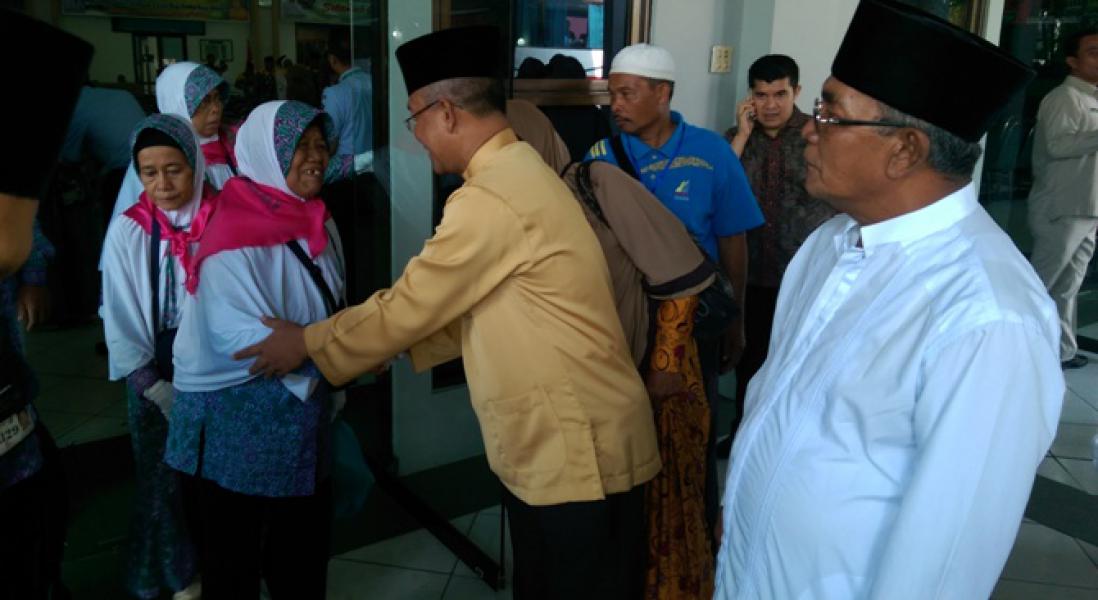 Lepas Jemaah Haji Meranti, Bupati Pesan Jaga Nama Baik dan Ciri Khas Bangsa