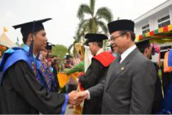 Selamat! 458 Mahasiswa Poltek Diwisudakan