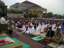 Sholat Idul Adha, Ratusan Masyarakat Bengkalis Penuhi Lapangan Tugu 