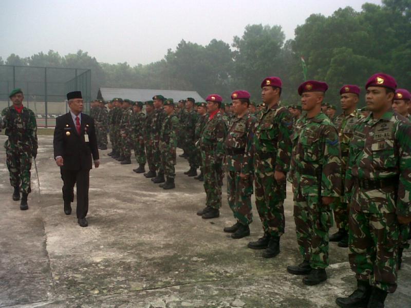 Upacara HUT TNI Ke 70 Di Bengkalis Berlangsung Khidmat Meski Ditengah Kabut Asap 