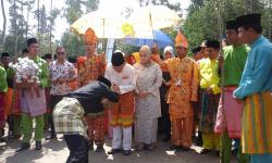 Ritual Mandi Safar, Puluh Ribu Masyarakat Padati Pantai Pasir Putih Pulau Rupat 