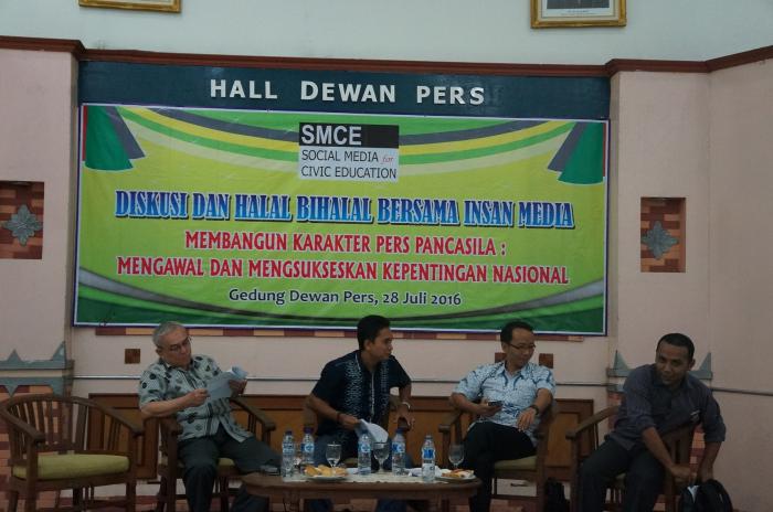 Media Sosial yang menguntungkan, Tetapi juga Mengambil Keuntungan
