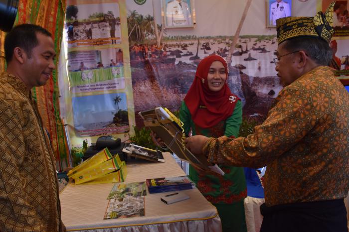 Kunjungi Stand Bengkalis, Wapres Dapat Cendramata dan Cerita Soal Abrasi