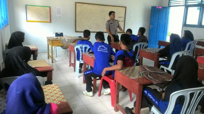 Brigadir Deri, Polisi di Bengkalis yang Nyambi Jadi Guru