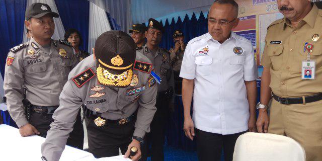 Kapolda Riau bersama Gubernur Riau Tinjau Pos Pam Natal dan Tahun Baru 2017