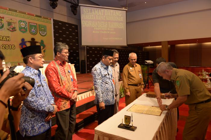 Pemda Meranti dan Pemprov Riau Teken MoU Pengawasan Pengelolaan Keuangan Daerah