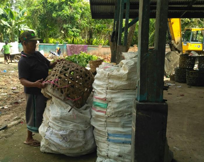 Cerita Ibu Zaitun, Pemulung di TPA Bengkalis Berpenghasilan Rp 15 ribu Perhari