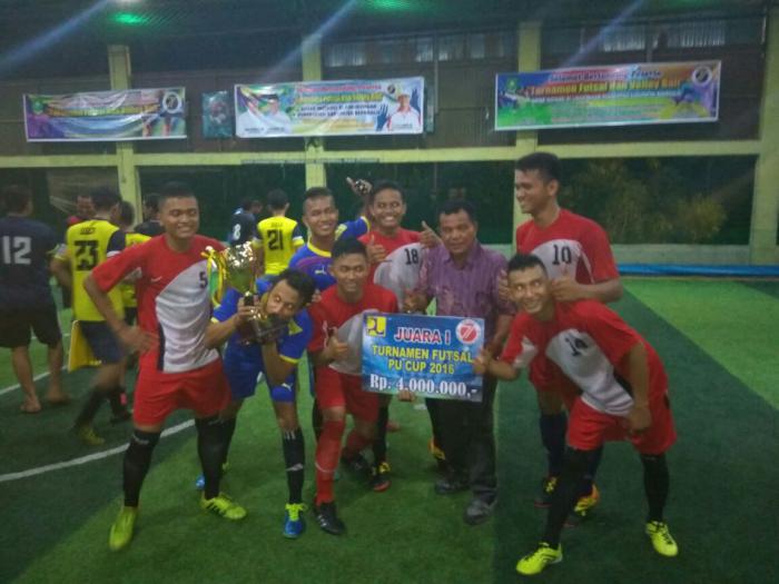 Polres Bengkalis Juara I Tournament Futsal Dinas PU Cup