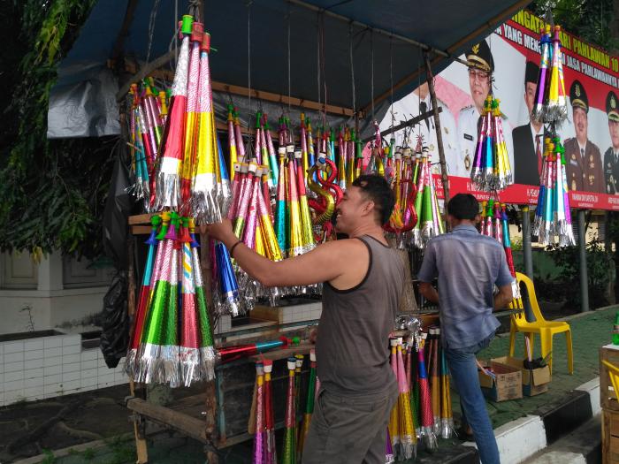 Jelang Tahun Baru, Penjual Terompet Bermuncul di Bengkalis