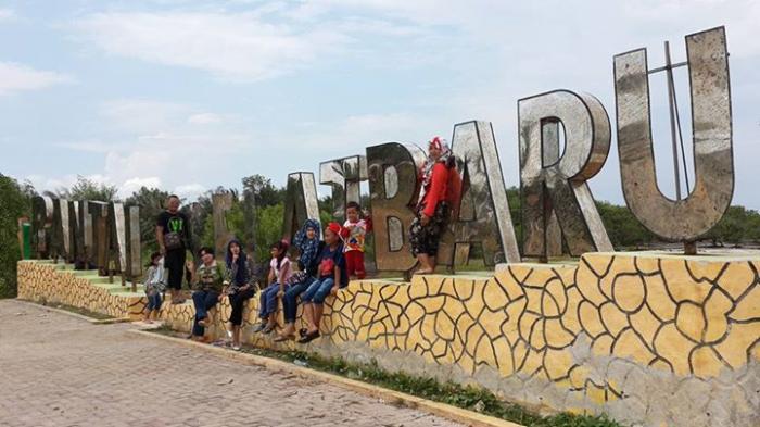 Pantai Selat Baru Bengkalis Dipadati Pengunjung 