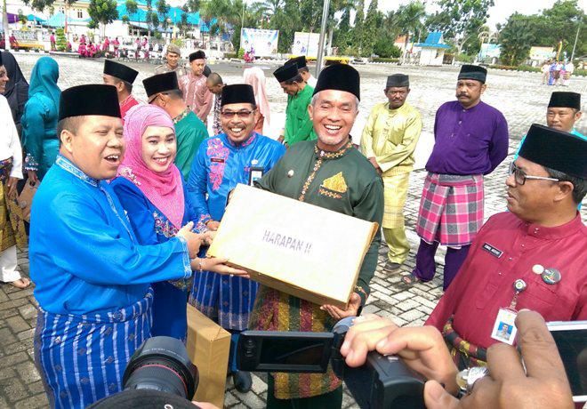 Bupati Pimpin Upacara Peringatan Hari Jadi Kabupaten Meranti Ke-8, HUT Ibu Ke-88 dan Bela Negara 2016